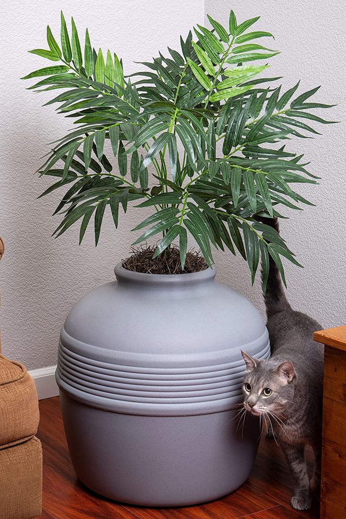 Good Pet Hidden Litter Box Enclosure looks like a planter when you turn it on the side of the wall. The design offers an attractive décor to your living room. 