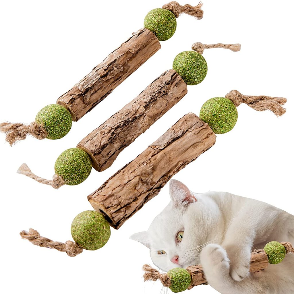 MiMiMoMo Catnip Toys for Cats is made from wild catnip, a matatabi silvervine stick from the forests of Southeast Asia, sisal rope, and hand-weaving. There are no artificial ingredients or preservatives in it, so it is very safe for pets.