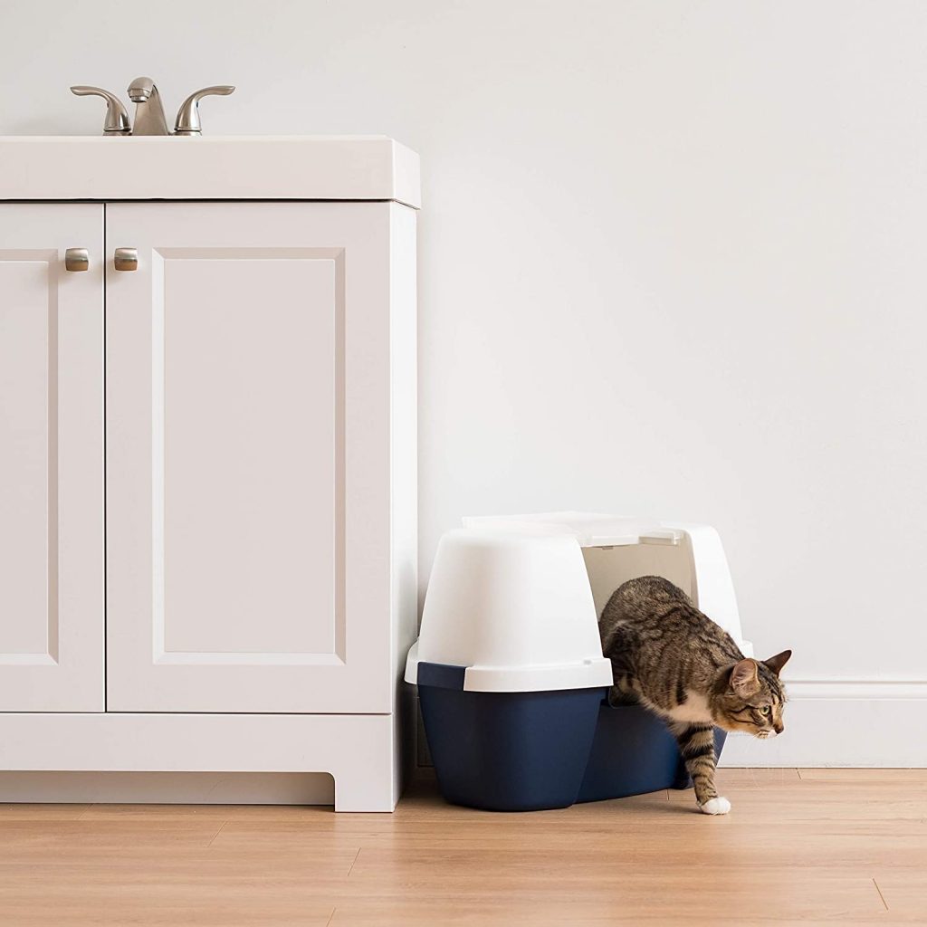 we’ve done the research to make things easier for you. The article shows you a list of best corner cat litter box for your furry companion. You will learn all the advantages of having a corner cat litter box and the buyer guide on how to choose a good product for yourself.