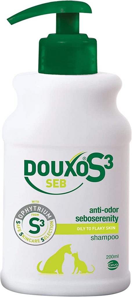 Douxo S3 SEB Shampoo helps control dandruff and odor. It detangles the fur and leaves your cat's coat soft and shiny.