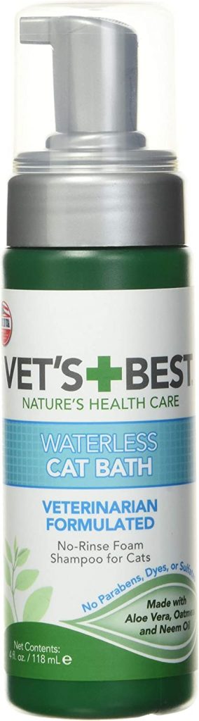 Vet's Best Waterless Cat Bath is a dry shampoo for cats and pets that removes dirt and grime from your cat's coat while also soothing and moisturizing their skin.
