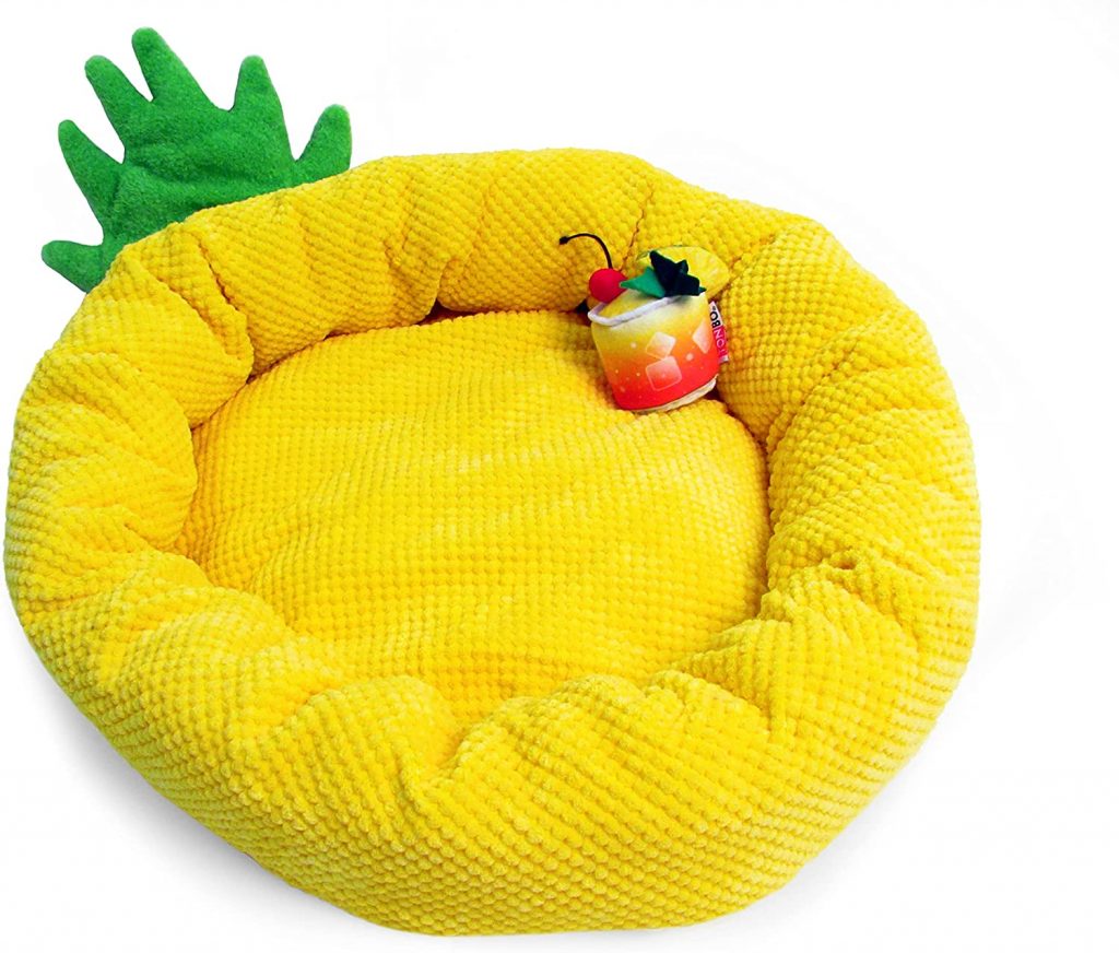 TONBO Soft Plush Pineapple Cat & Dog Bed is made from 100% polyester material with an extra cozy center to make your cat comfortable.